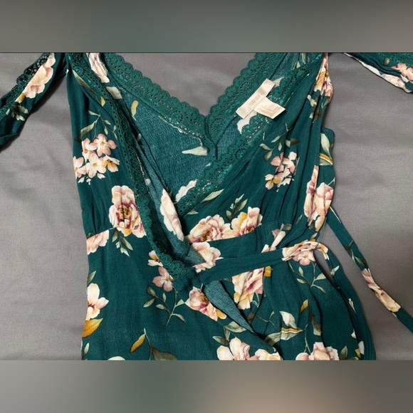 Forever 21 Women’s Wrap Dress - Picture 4 of 8